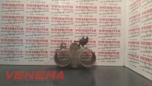 Gebruikte Gasklephuis Opel Omega B (25/26/27) 2.5i V6 24V Prijs € 49,99 Margeregeling aangeboden door Venema Autoparts