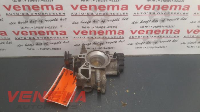 Gebruikte Gasklephuis Renault Twingo (C06) 1.2 Easy Phase I Prijs € 39,99 Margeregeling aangeboden door Venema Autoparts