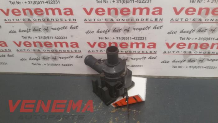 Gebruikte Waterpomp Audi A4 (B8) 2.0 TDI 16V Prijs € 50,00 Margeregeling aangeboden door Venema Autoparts