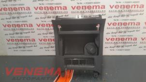 Gebruikte Asbak voor Volkswagen Golf V (1K1) 2.0 TDI DPF Prijs € 9,99 Margeregeling aangeboden door Venema Autoparts