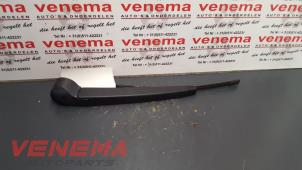 Gebruikte Ruitenwisserarm achter Skoda Citigo 1.0 12V Prijs € 15,00 Margeregeling aangeboden door Venema Autoparts