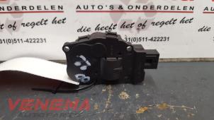 Gebruikte Kachelklep Motor BMW 3 serie Touring (E91) 318d 16V Prijs € 9,99 Margeregeling aangeboden door Venema Autoparts