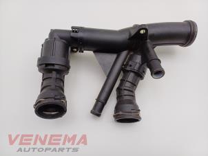 Gebruikte Thermostaathuis Volkswagen Golf VII (AUA) 2.0 TDI 16V Prijs € 34,99 Margeregeling aangeboden door Venema Autoparts