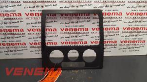 Gebruikte Dashboard deel Volkswagen Caddy III (2KA,2KH,2CA,2CH) Prijs € 9,99 Margeregeling aangeboden door Venema Autoparts