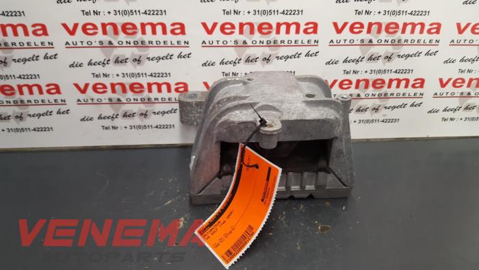 Gebruikte Motorrubber Volkswagen Golf V (1K1) 2.0 TDI 16V Prijs € 25,00 Margeregeling aangeboden door Venema Autoparts
