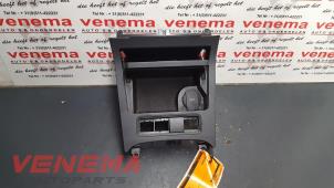 Gebruikte Asbak voor Volkswagen Golf V (1K1) 2.0 TDI 16V Prijs € 9,99 Margeregeling aangeboden door Venema Autoparts