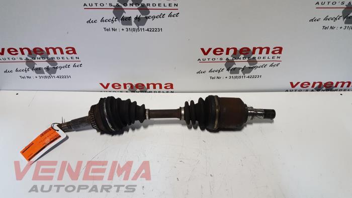 Gebruikte Steekas links-voor Nissan Almera (N16) 2.2 Di 16V Prijs € 24,99 Margeregeling aangeboden door Venema Autoparts