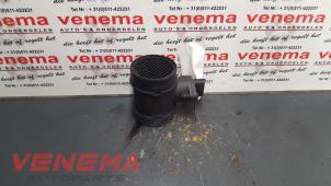 Gebruikte Luchtmassameter Opel Zafira (F75) 2.0 DTI 16V Prijs € 35,00 Margeregeling aangeboden door Venema Autoparts