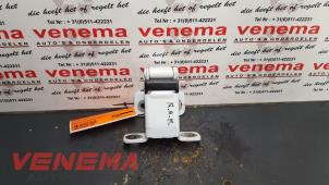 Gebruikte Scharnier deur rechts-achter Renault Kangoo Express (FW) 1.5 dCi 90 FAP Prijs € 14,99 Margeregeling aangeboden door Venema Autoparts