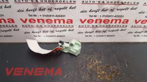 Gebruikte Airbag Sensor BMW 1 serie (E88) 118i 16V Prijs € 25,00 Margeregeling aangeboden door Venema Autoparts