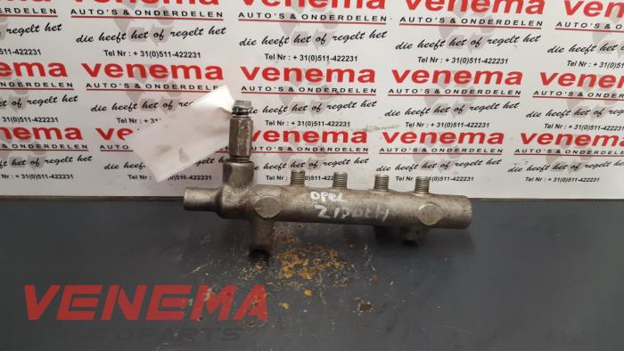 Gebruikte Common rail (Injectie) Opel Astra H (L48) 1.7 CDTi 16V Prijs € 100,00 Margeregeling aangeboden door Venema Autoparts