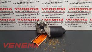 Gebruikte Ruitenwissermotor voor Kia Carnival 1 (FLB) 2.9 TD 16V Prijs € 24,99 Margeregeling aangeboden door Venema Autoparts