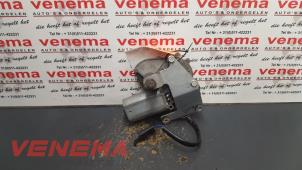 Gebruikte Ruitenwissermotor achter Opel Omega B Caravan (21/22/23) 2.5i V6 24V Prijs € 18,99 Margeregeling aangeboden door Venema Autoparts