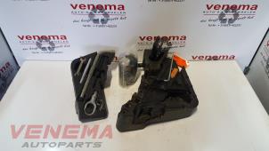 Gebruikte Reparatieset banden Porsche Cayenne (9PA) 4.5 S V8 32V Prijs € 85,00 Margeregeling aangeboden door Venema Autoparts