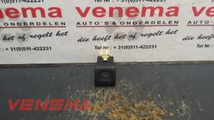 Gebruikte Schakelaar Achteruitverwarming Opel Vectra B (36) 1.8 16V Ecotec Prijs € 7,50 Margeregeling aangeboden door Venema Autoparts