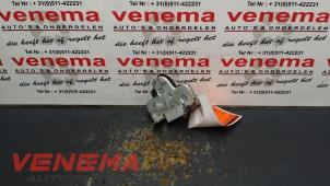Gebruikte Slotmechaniek Kofferdeksel Opel Vectra B (36) 1.8 16V Ecotec Prijs € 20,00 Margeregeling aangeboden door Venema Autoparts