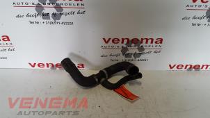 Gebruikte Radiateurslang Opel Astra H (L48) 1.7 CDTi 16V Prijs € 20,00 Margeregeling aangeboden door Venema Autoparts