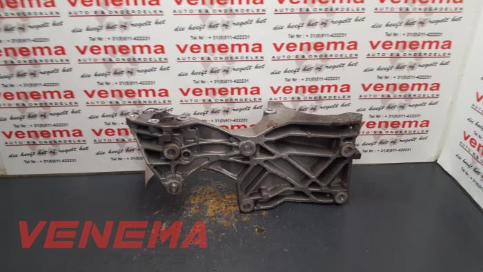 Dynamosteun boven van een Volkswagen Polo IV (9N1/2/3) 1.4 TDI 70 2007