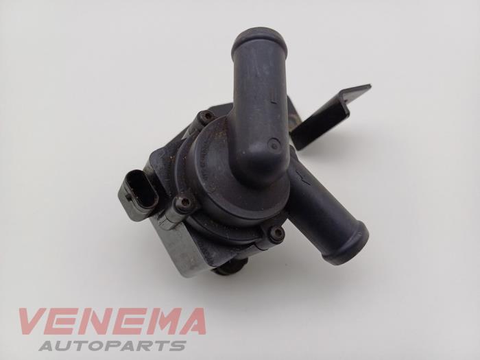 Gebruikte Waterpomp Audi A4 (B8) 2.0 TDI 16V Prijs € 34,99 Margeregeling aangeboden door Venema Autoparts