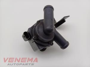 Gebruikte Waterpomp Audi A4 (B8) 2.0 TDI 16V Prijs € 34,99 Margeregeling aangeboden door Venema Autoparts