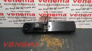 Gebruikte Ruit schakelaar elektrisch Saab 9-3 II Sport Sedan (YS3F) 2.2 TiD 16V Prijs € 9,99 Margeregeling aangeboden door Venema Autoparts