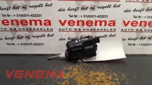 Gebruikte Tankklep Vergrendelingsmotor Opel Vectra C 1.8 16V Prijs € 20,00 Margeregeling aangeboden door Venema Autoparts