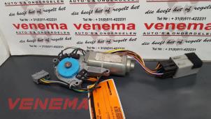 Gebruikte Schuifdak Motor Renault Megane Scénic (JA) 1.6 RT Prijs € 50,00 Margeregeling aangeboden door Venema Autoparts