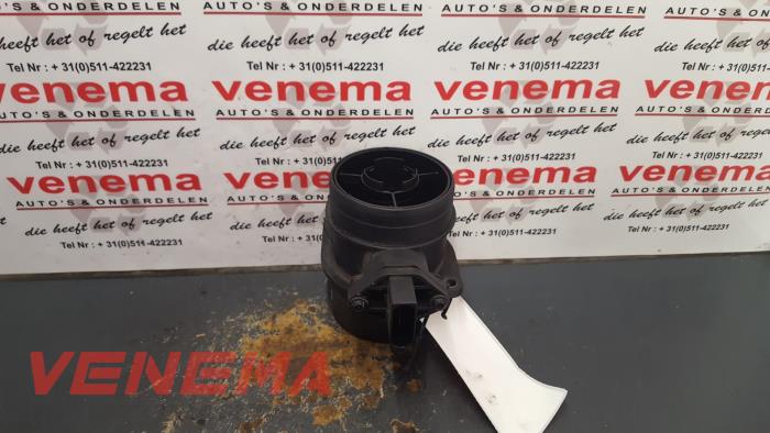 Luchtmassameter van een Volkswagen Passat Variant (3C5) 2.0 TDI 140 2008