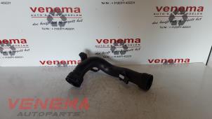 Gebruikte Intercooler Buis Volkswagen Passat (3C2) 2.0 TDI 16V 140 Prijs € 35,00 Margeregeling aangeboden door Venema Autoparts