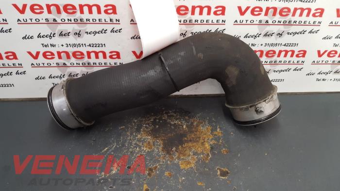Gebruikte Intercooler Slang Volkswagen Passat (3C2) 2.0 TDI 16V 140 Prijs € 35,00 Margeregeling aangeboden door Venema Autoparts