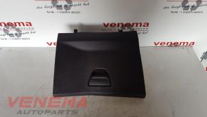 Gebruikte Handschoenenkastje Ford B-Max (JK8) 1.4 16V Prijs € 45,00 Margeregeling aangeboden door Venema Autoparts