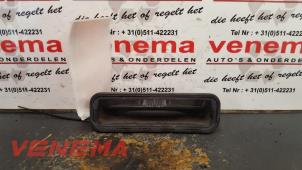Gebruikte Achterklep Handgreep Ford B-Max (JK8) 1.4 16V Prijs € 25,00 Margeregeling aangeboden door Venema Autoparts