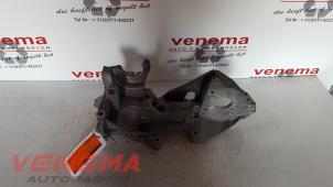 Gebruikte Dynamosteun boven Volkswagen Transporter T5 2.0 TDI DRF Prijs € 50,00 Margeregeling aangeboden door Venema Autoparts