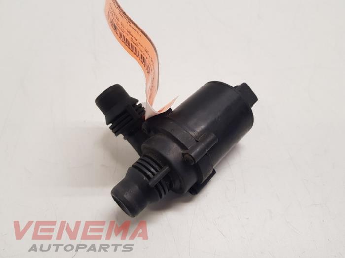 Gebruikte Waterpomp BMW X5 (E53) 3.0 24V Prijs € 59,99 Margeregeling aangeboden door Venema Autoparts