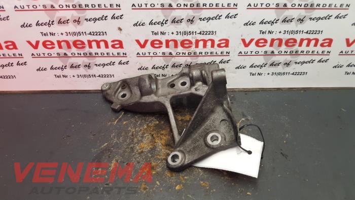 Gebruikte Dynamosteun onder Ford Focus C-Max 1.6 TDCi 16V Euro III Kat. Prijs € 14,99 Margeregeling aangeboden door Venema Autoparts