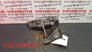 Gebruikte Dynamosteun onder Ford Focus C-Max 1.6 TDCi 16V Euro III Kat. Prijs € 20,00 Margeregeling aangeboden door Venema Autoparts