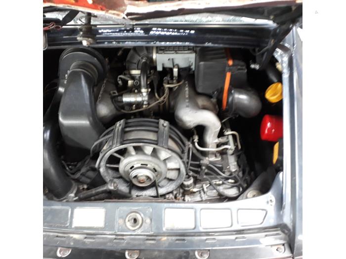 Motor van een Porsche 911 3.2 Carrera 1987