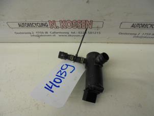 Gebruikte Ruitensproeierpomp voor Toyota Prius (ZVW3) 1.8 16V Prijs op aanvraag aangeboden door N Kossen Autorecycling BV