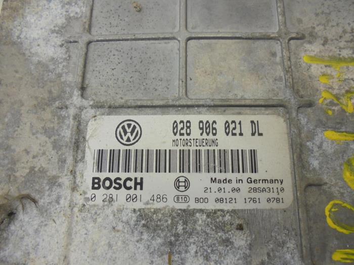 Computer Motormanagement van een Volkswagen Caddy 2002
