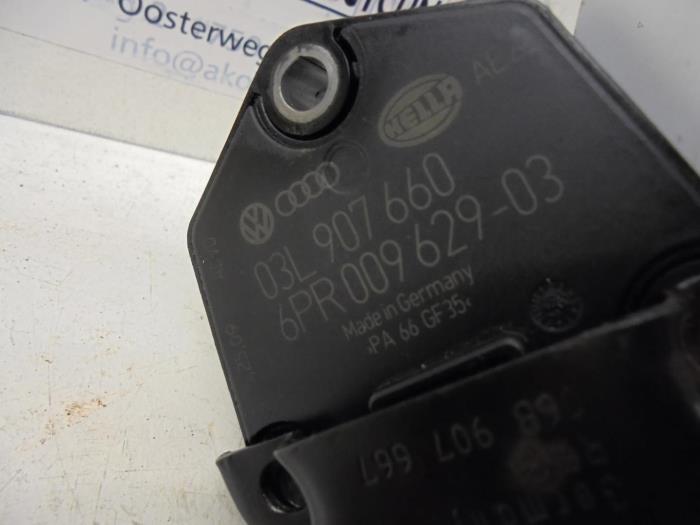 Olie niveau sensor van een Audi A4 Allroad Quattro (B8) 2.0 TDI 16V 2009