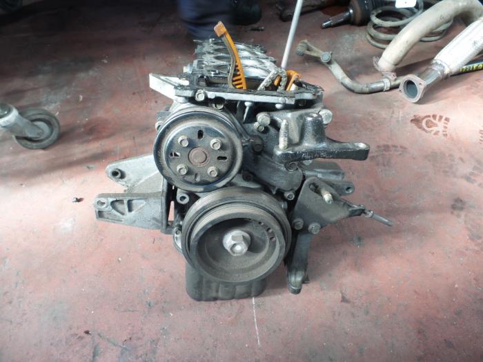 Gebruikte Drijfstang Nissan Almera Tino Prijs op aanvraag aangeboden door N Kossen Autorecycling BV