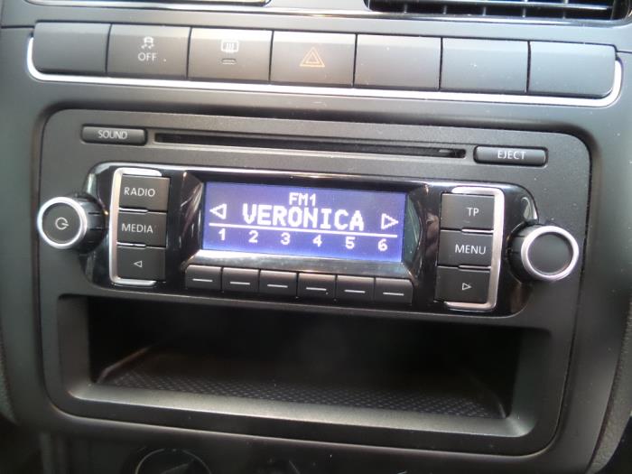 Radio CD Speler van een Volkswagen Polo 2012