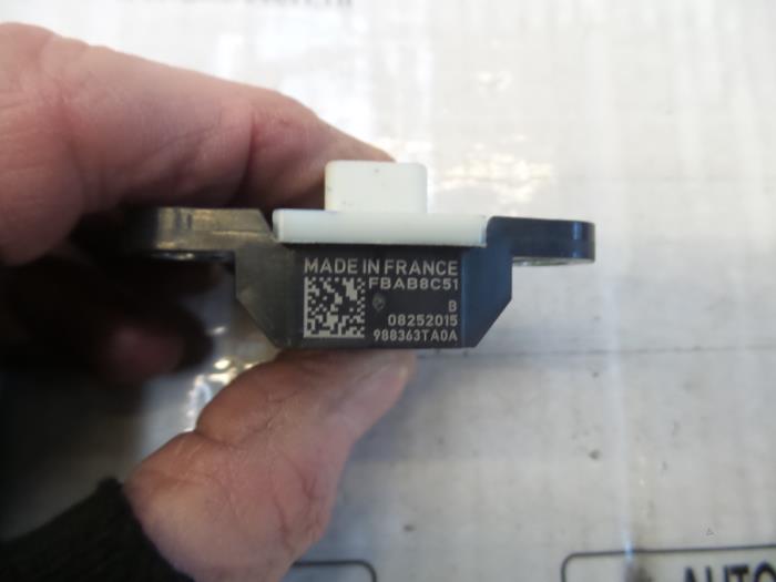 Gebruikte Side assist sensor Renault Kadjar (RFEH) 1.2 Energy TCE 130 Prijs op aanvraag aangeboden door N Kossen Autorecycling BV