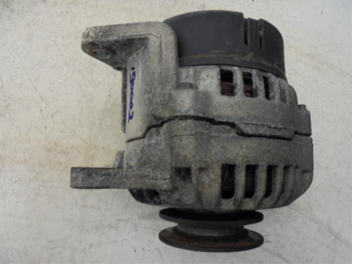 Gebruikte Dynamo Nissan Terrano II (R20/TR50) 2.7 TDi Prijs op aanvraag aangeboden door N Kossen Autorecycling BV