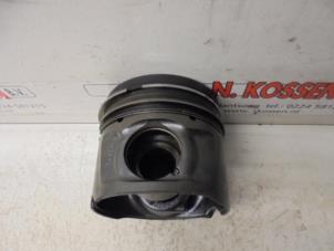 Gebruikte Zuiger Landrover Discovery Prijs op aanvraag aangeboden door N Kossen Autorecycling BV