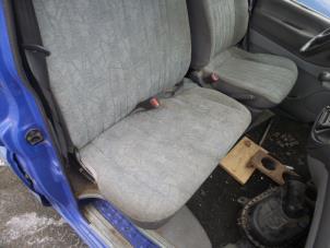 Gebruikte Bank rechts-voor Mitsubishi L-400 2.5 TD Prijs op aanvraag aangeboden door N Kossen Autorecycling BV