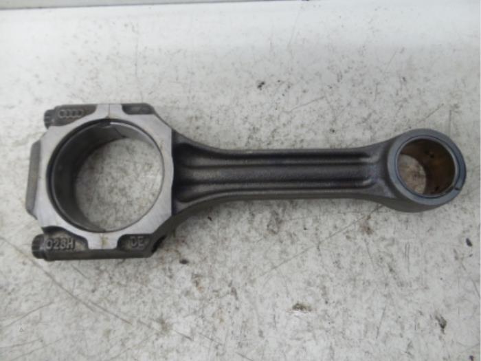 Gebruikte Drijfstang Volkswagen Golf Prijs op aanvraag aangeboden door N Kossen Autorecycling BV