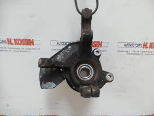 Gebruikte Fusee links-voor Renault Twingo II (CN) 1.2 16V Prijs op aanvraag aangeboden door N Kossen Autorecycling BV