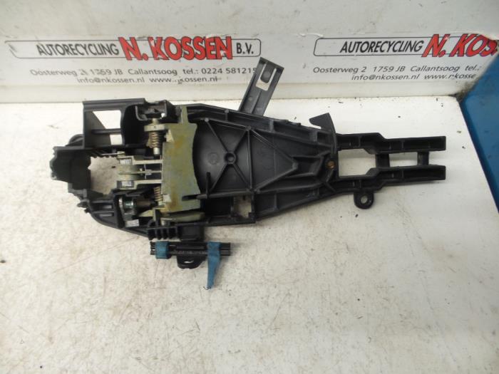 Gebruikte Handgreep BMW 3 serie (E93) 325i 24V Prijs op aanvraag aangeboden door N Kossen Autorecycling BV