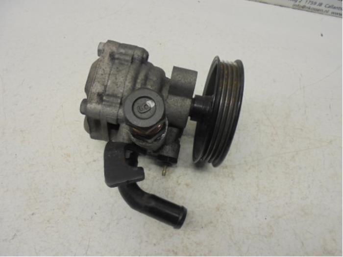 Gebruikte Servopomp Kia Sorento I (JC) 3.5 V6 24V Prijs op aanvraag aangeboden door N Kossen Autorecycling BV